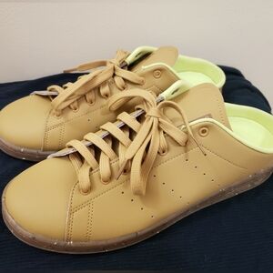 Adidas: Stan Smith-Mule "Plant & Grow", Men's size 10, Beige/ semi frozen yellow